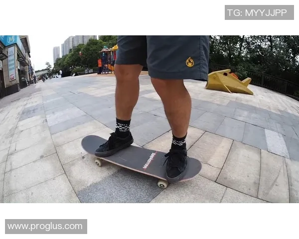 南京滑板队与武汉滑板队赛后复盘分析灵活性表现与战术调整